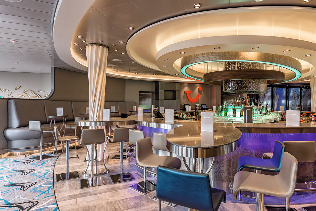 Tui Cruises - een bar op Mein Schiff 5